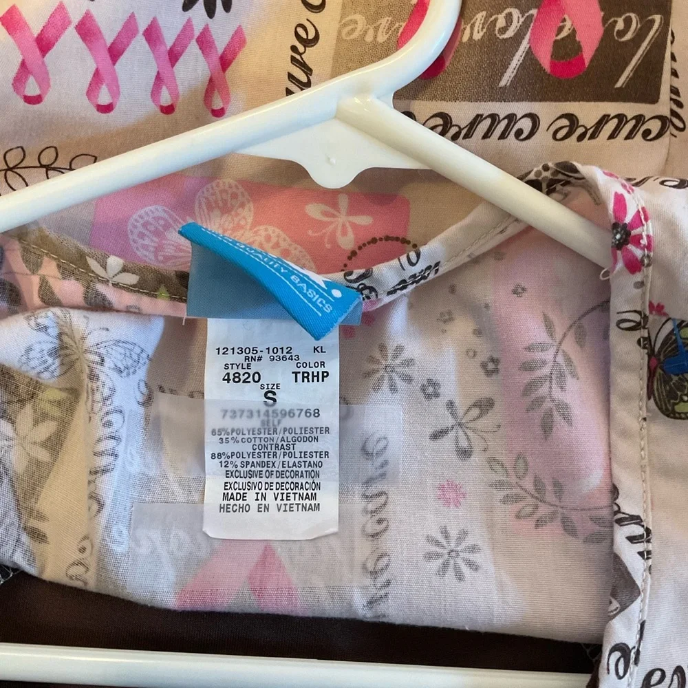 HQ Scrubs Breast Cancer Awareness Top, Cute and in great condition.  Fitted, Sm - Picture 9 of 13